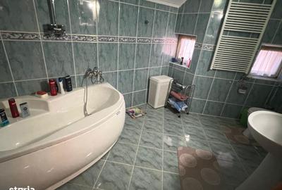 Casă cu 8 camere cu Teren 1000 Mp în Nufărul - 4