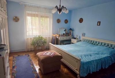 Casă cu 4 camere semidecomandat în Bârzești - 3