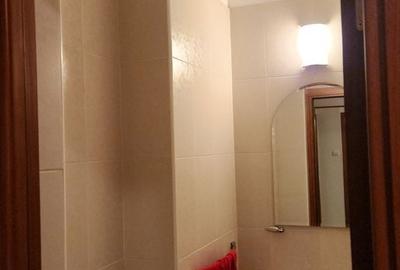 Apartament cu 3 camere decomandat în P-ța Universității