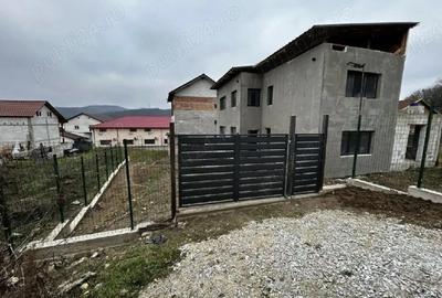 Casă cu Teren 374 Mp în Central - 3