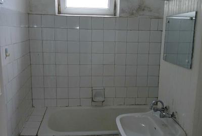 Apartament cu 3 camere decomandat în CET - 5