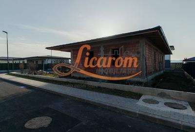 Casă individuală cu 4 camere cu Canalizare în Cristian - 19