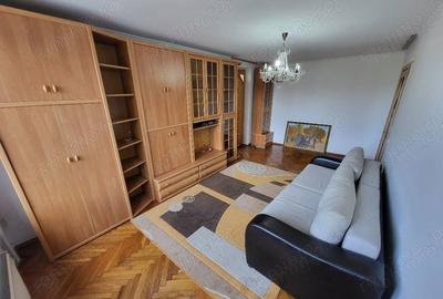 Apartament cu 3 camere decomandat în P-ța Victoriei - 4