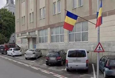 Spa?iu Comercial 300 mp Oportunitate Unica pe Artera Principala din Sacele - 1