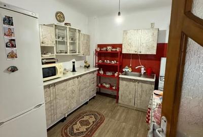 Casă individuală cu 4 camere cu Canalizare în Central - 9