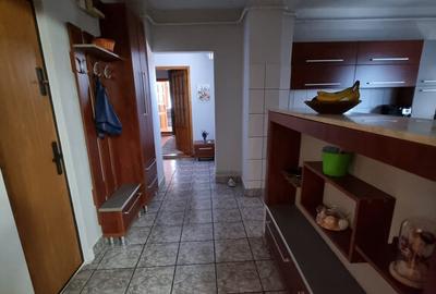 Apartament 2 cam decomandate, zona deosebita, utilat ?i mobilat, M-uri - 4