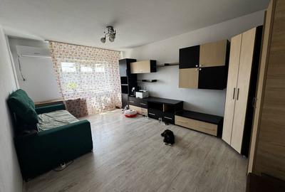 Apartament cu 2 camere decomandat în Rovine