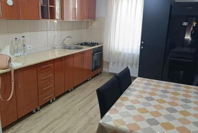 Apartament cu 3 camere decomandat în Independenței - 2