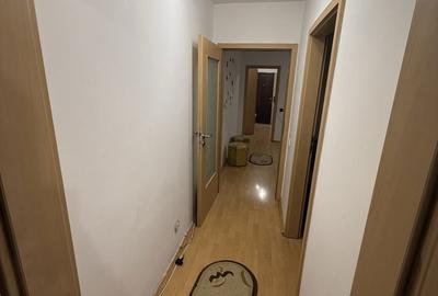 Apartament cu 3 camere semidecomandat în Cetății