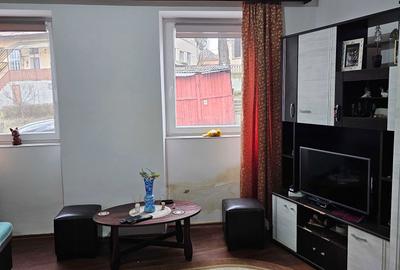 Casă cu 2 camere în Central