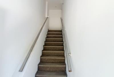 Clădire birouri, ideal clinica, constructie 1990 - 16