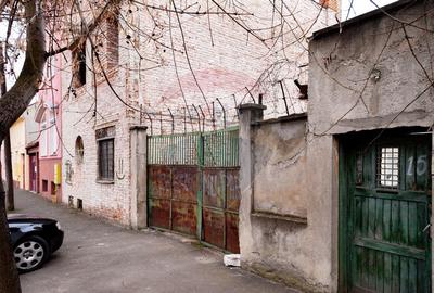 Casă cu 4 camere cu Teren 500 Mp în Central - 2