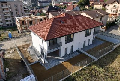 Casă cu 9 camere cu Canalizare în Iris - 3