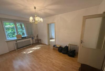 Apartament spatios cu 4 camere, etaj 1 - decomandat, zona Sa