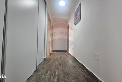 Apartament cu 3 camere decomandat, mobilat în Tractorul - 9
