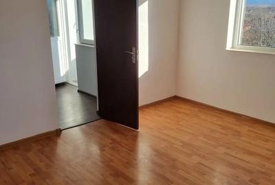 Apartament cu 3 camere semidecomandat în Central - 5