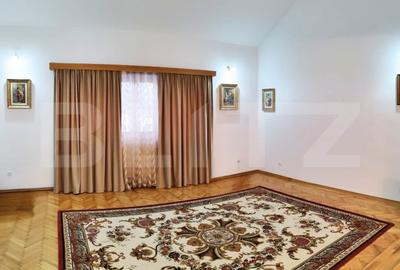 Casă cu 10 camere cu Teren 1178 Mp în Micro 6 - 10