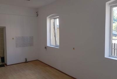 Casă cu 3 camere în Nădrag - 4