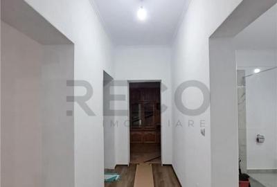 Apartament cu 3 camere , decomandat , cu 2160 mp teren intra - 13