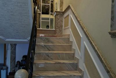 Casă cu 4 camere în Central - 2