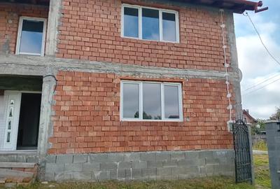 De vanzare casa in rosu cost 2014 pe 2 nivele 2x260mp +mansarda terem 1200mp - 2