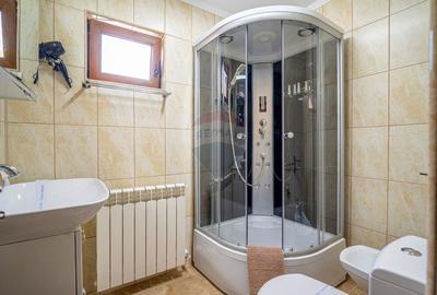 Casă cu 8 camere cu Teren 646 Mp în Valea Alba - 11