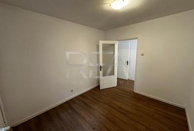Apartament 3 Camere , Etajul 2 , Zona Alexandru Obregia - 6