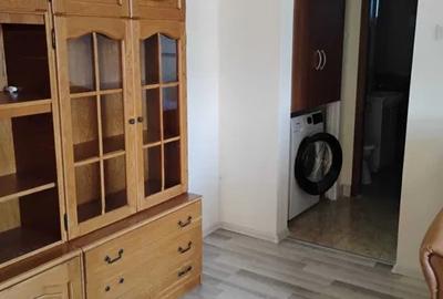Apartament cu 2 camere semidecomandat, mobilat în Între Lacuri