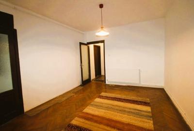 Apartament cu 2 camere semidecomandat, mobilat în P-ța Sfinții Voievozi - 4