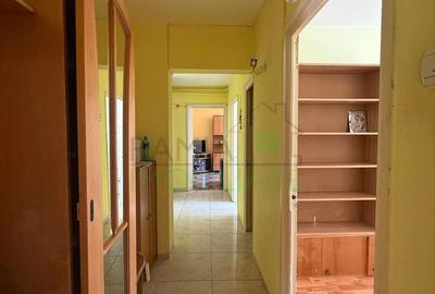 Apartament cu 3 camere decomandat în Tractorul - 4
