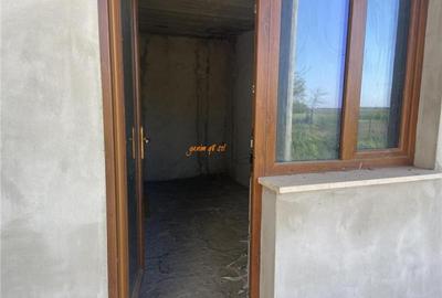 Casa de in sat Botarlau , parter si mansarda cu suprafata - 2