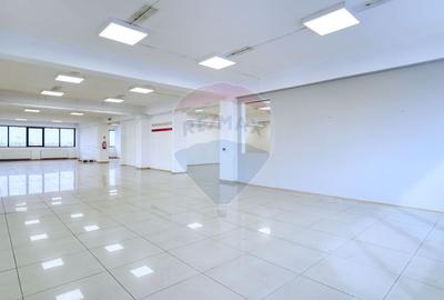 Spațiu comercial, de 1,000 mp, în Calea București - 7