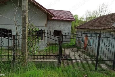 Casă cu Teren 1300 Mp în Vârvor - 1