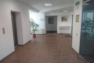 Birou, de 980 mp, în Universitate - 2