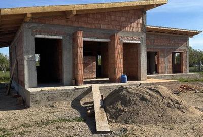 Casă cu 4 camere cu Teren 800 Mp în Săcălășeni - 2