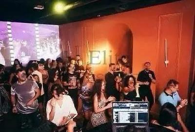 Spațiu comercial, de 100 mp, în Central - 3