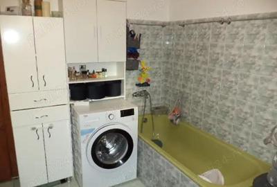 Casă cu 6 camere în Aradului