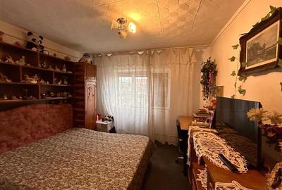 Zona URA - 2 camere decomandate - 3