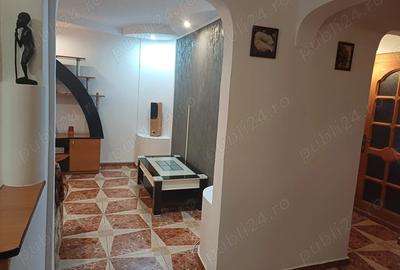 Se vinde apartament cu 3 camere decomandat in Ramnicu Sarat - 2