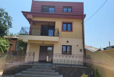 Casă cu 4 camere cu Canalizare în Rahova