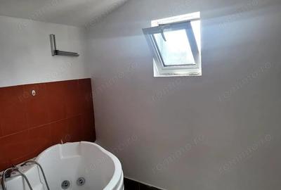 Casă cu 4 camere cu Teren 100 Mp în Centru Civic - 1