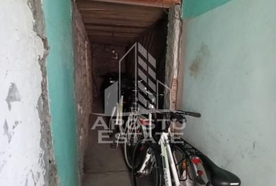 Casa la curte comuna, necesita renovare, situata in zona Dambovita. - 8