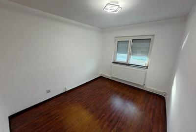 Apartament cu 3 camere decomandat în Galați - 4