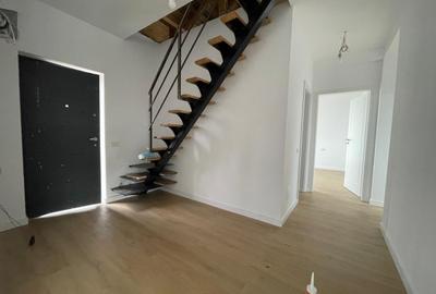 Casă cu 4 camere cu Teren 400 Mp în Domnești - 2