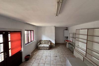 Spațiu comercial, de 24 mp, în Central - 4