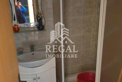 Apartament cu 3 camere de vanzare. Zona Micro 5 - 6