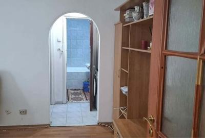 Apartament semidecomandat în Berceni