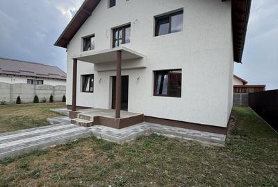 Casă cu 5 camere cu Canalizare în Tărlungeni