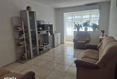Apartament cu 3 camere decomandat în Colentina