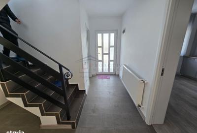 Casă cu 4 camere cu Canalizare în Ipotești - 3